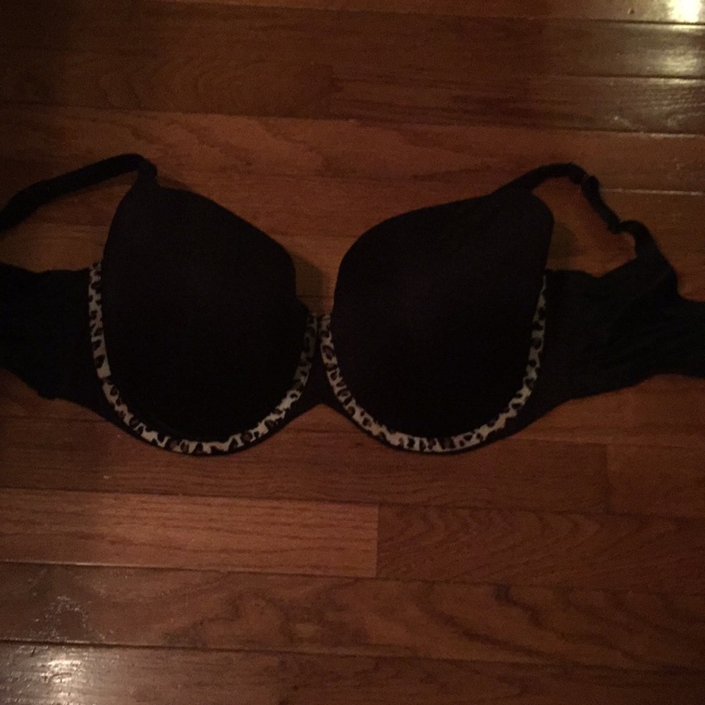 Like new bra black with leopard print trim
